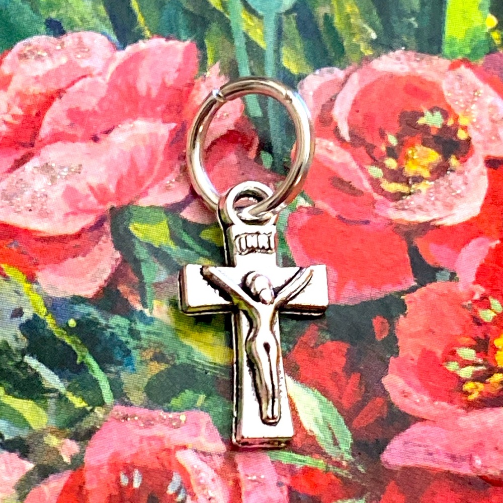 5/$10❤️❤️❤️NEW TIBETAN SILVER CRUCIFIX CHARM PENDANT
